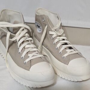 Converse Chuck Taylor All Star Lugged 2.0 ShoesBeige Tan A05098C 
SIZE:  M10.5/W